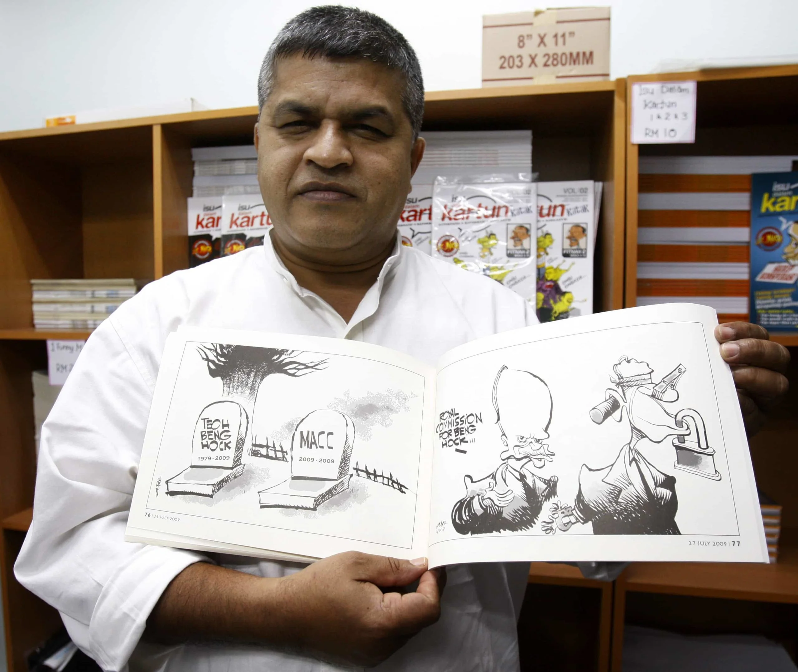 Cartoonist Zunar quizzed by cops over book on Anwar 12 Cartoonist Zunar quizzed by cops over book on Anwar